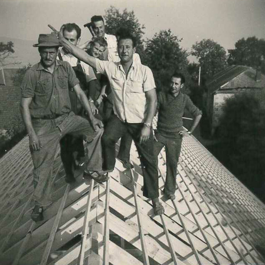 Homme sur un toit photo ancienne